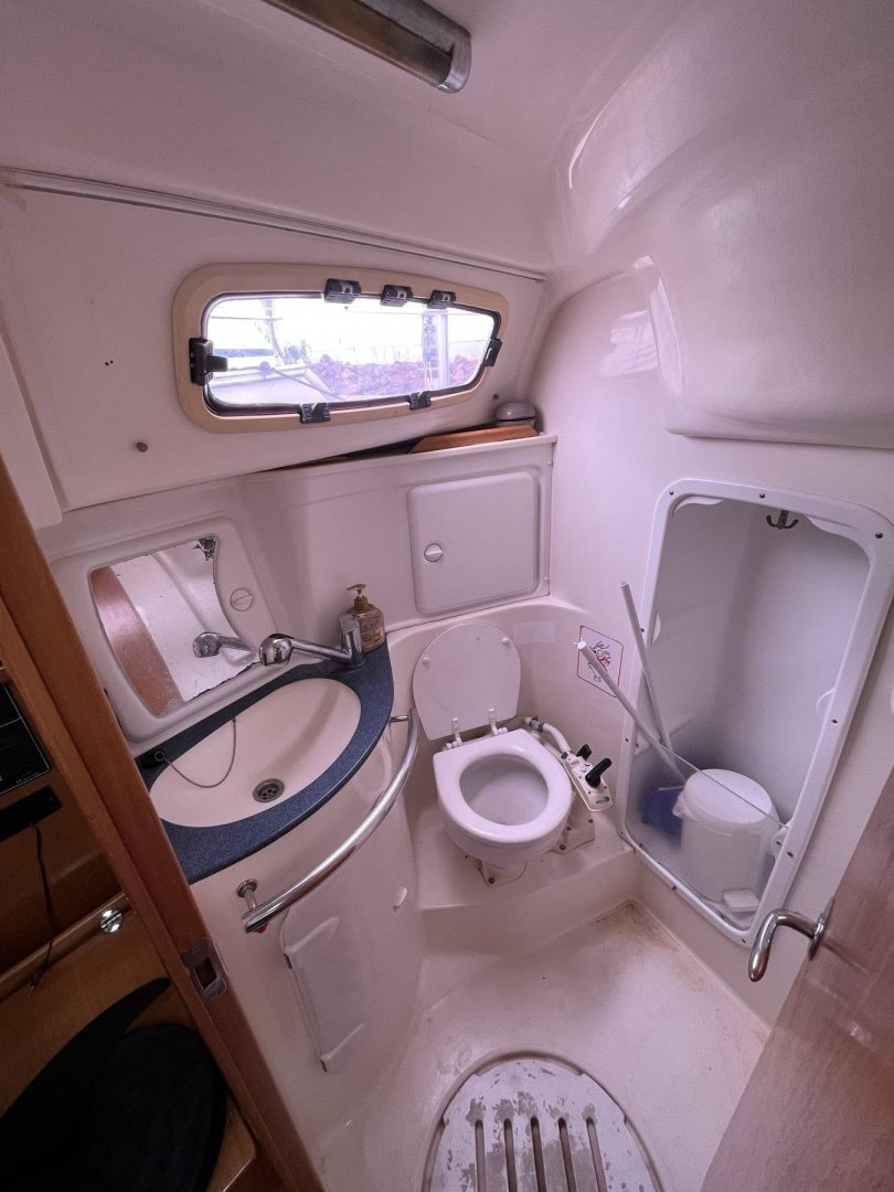 Bavaria 33 Cruiser Vitorláshajó (2007) – Teljesen makuláltlan, kompromisszummentes állapot! - kép 10